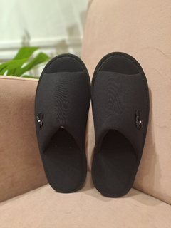Pantuflas punta abierta Negra