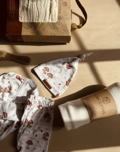 Imagen de Body pantalón gorro Honguitos ajuar