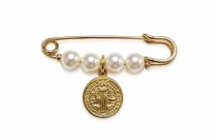 Prendedor con perlas y medalla San Benito - comprar online
