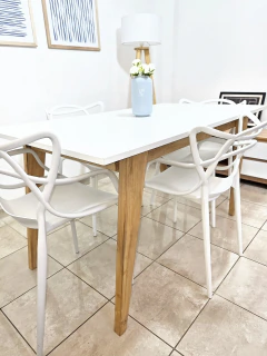 Mesa escandinava + 4 Sillas Master en internet