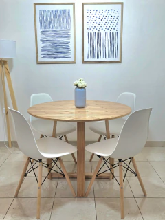 Mesa Paraíso Cruz redonda + 4 sillas Eames