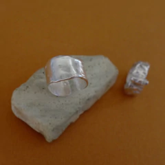 ANILLO ROCOSO UOMO en internet