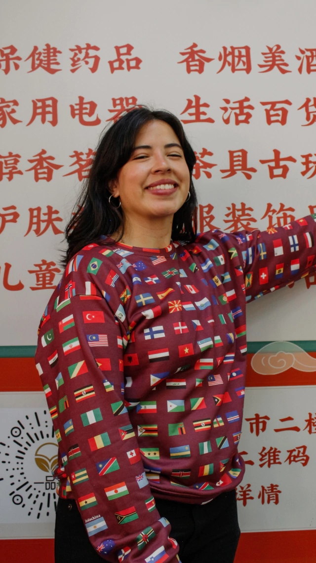 Buzo banderas bordó Indochina Designs