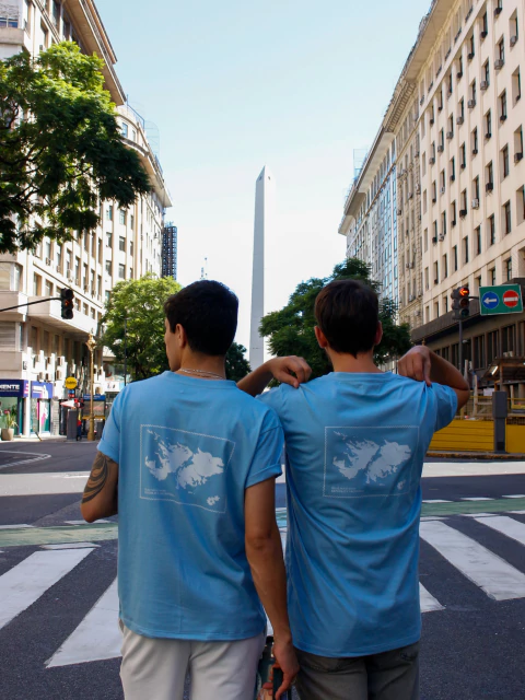 Remera celeste Islas Malvinas - Colección Argentina
