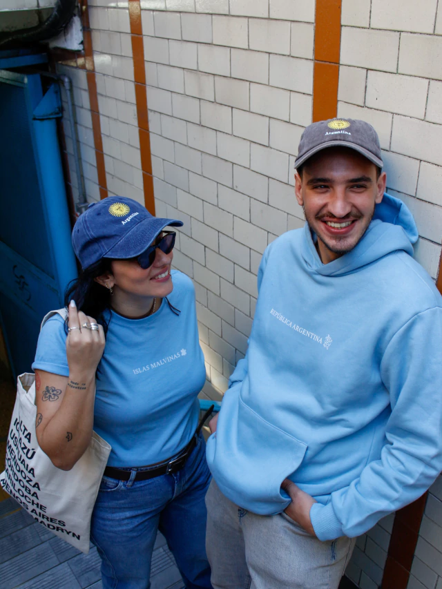 Buzo hoodie celeste República Argentina — imagen 6
