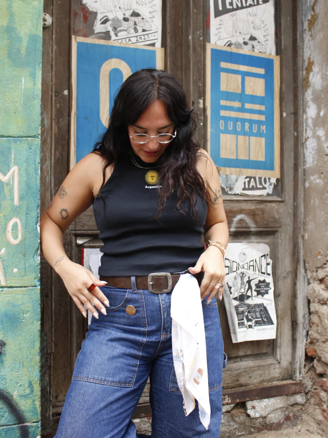 Musculosa negra Sol de Mayo de Indochina Designs — imagen 3