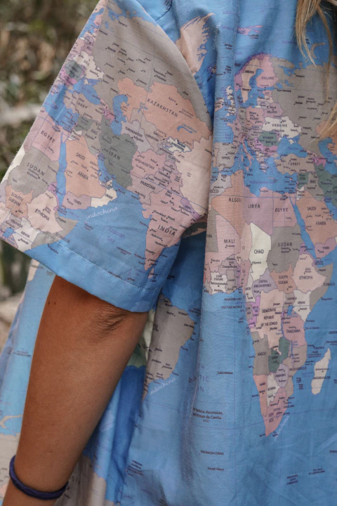 Camisa Mapamundi en tonos tierra - buy online