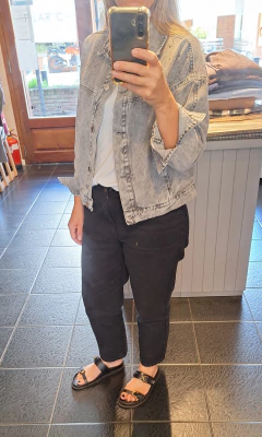 Campera gris tachas en internet