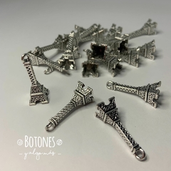 DIJE TORRE EIFFEL - 26 X 8MM - (COD: 2016)