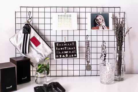 Grilla de 43 cm x 67 cm con pack de broches de madera