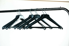 PERCHA PLASTICA ANATOMICA - comprar online