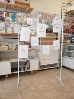 Reja exhibidora con pie de 100 cm x 152 cm - comprar online