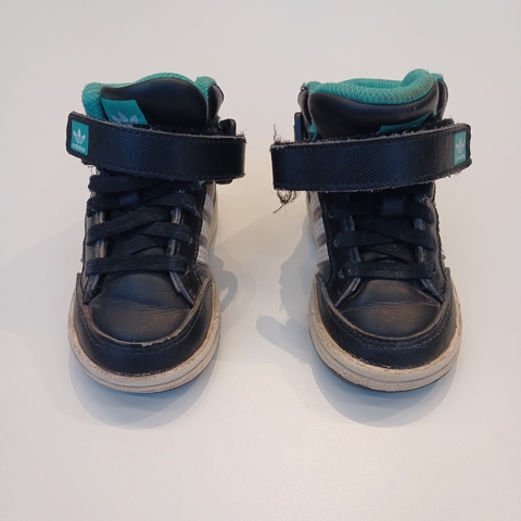 ZAPATILLAS ADIDAS N. 20 NEGRAS BOTITAS * DETALLE - comprar online