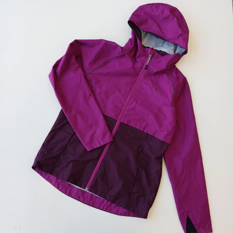 CAMPERA QUECHUA T. 14 AÑOS LILA VIOLETA ROMPEVIENTO * DETALLE