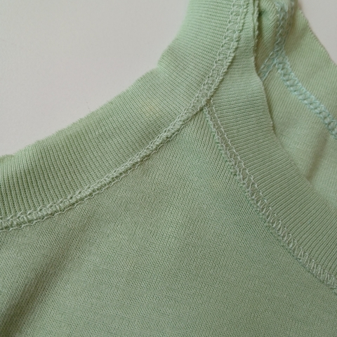 MUSCULOSA CRAYON T. 8 AÑOS VERDE , MARIPOSA * DETALLE - Eme de Mar