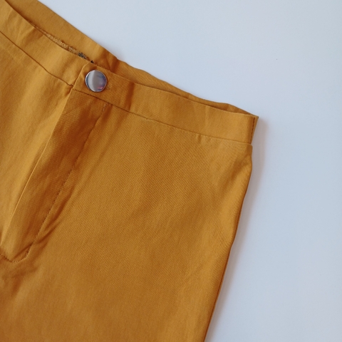 SHORT NAIF T.12 AÑOS COLOR MOSTAZA BOTON PLATEADO - comprar online