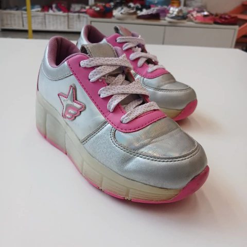 ZAPATILLAS FOOTY N.29 PLATA ROSA ESTRELLA C/ RUEDITAS * DETALLE
