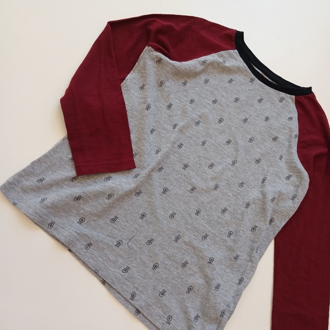 REMERA OLD NAVY T. 8 MANGAS LARGAS GRIS Y BORDO - comprar online