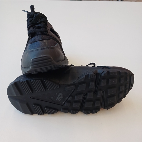 ZAPATILLAS NIKE N. 35,5 SIN USO NEGRAS TELA - Eme de Mar