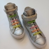 ZAPATILLAS CONVERSE N,33 PLATEADAS ABROJO BOTITAS *DETALLE en internet