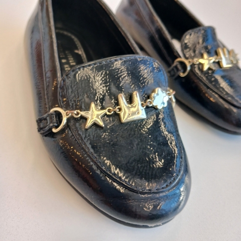 MOCASINES CHARLES & KEITH N. 23 CHAROL NEGRO CADENA - comprar online