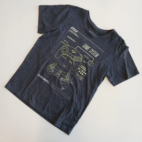 REMERA FUZARKA T.13-14 AÑOS GRIS GAME SYSTEM M/C *DETALLE