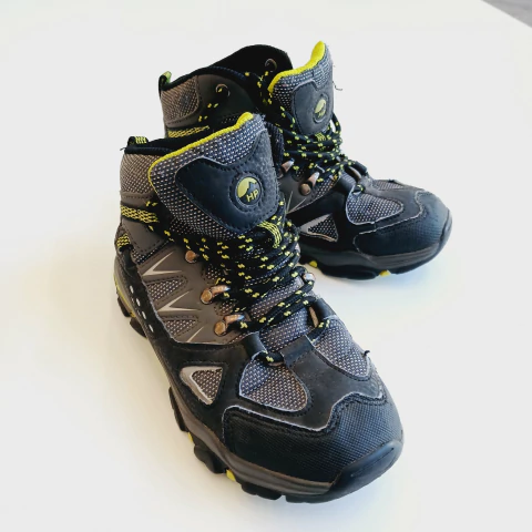 ZAPATILLAS HUSH PUPPIES N. 32 EU NEGRAS VERDE FLUOR