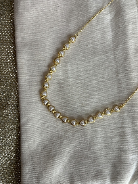 cadenita dorada con corazones de perla engarzados - comprar online