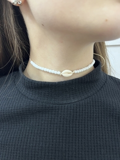 Chocker buzios blanco