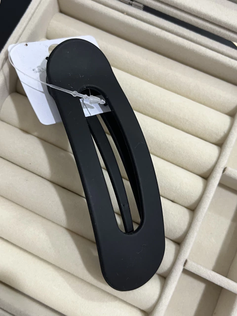 Pinza de pelo negra