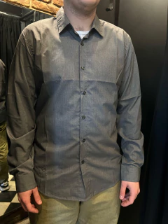 CAMISA ENTALLADA - GRIS