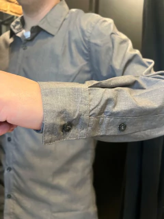 CAMISA ENTALLADA - GRIS en internet