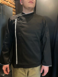 ZIP JACKET EN NEGRO en internet