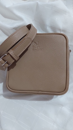 BANDOLERA CATA EN CUERO GRANEADO VISON - comprar online