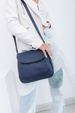 Cartera Bandolera "Grisel" cuero graneado azul en internet