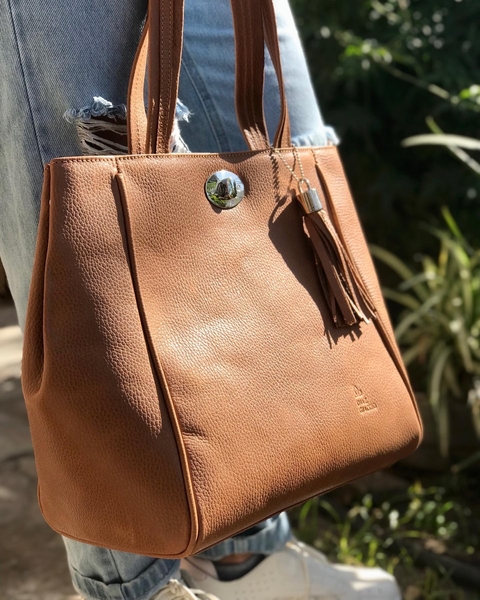 Cartera "Jazmin" Cuero Graneado Suela