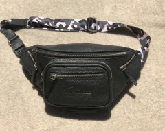 Imagen de Riñonera “Mila” cuero graneado negro