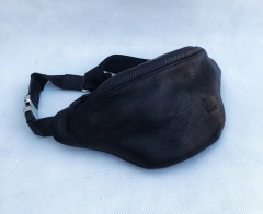 Riñonera "Logan" cuero graneado negro - comprar online