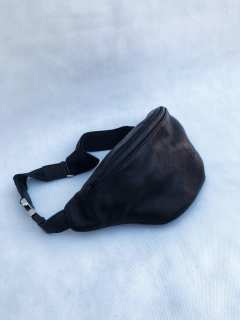 Riñonera "Logan" cuero graneado negro