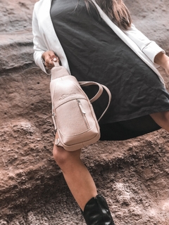 Mochila "Nono" cuero graneado nude - comprar online