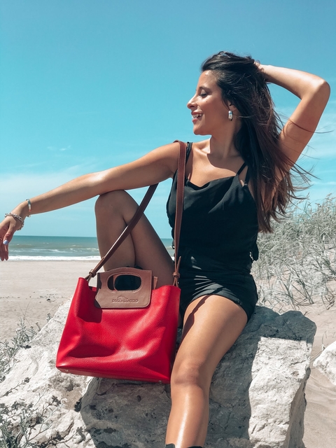 Cartera "Ariana" Cuero Graneado Rojo combinado con Suela.