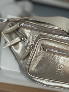 Imagen de Riñonera “Mila” cuero graneado platino