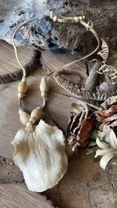 Imagem do Colar Jacarandá