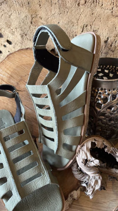 Rasteira Selin Oliva - comprar online