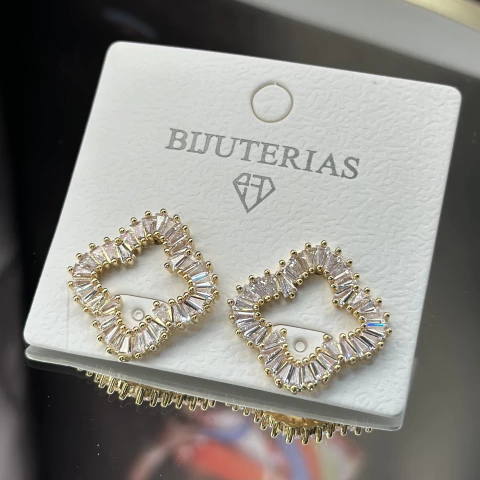 BRINCO TREVO ZIRCÔNIAS ABCA42229 (12 PARES) - comprar online