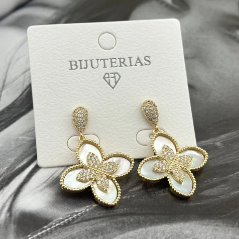 BRINCO PENDENTE TREVO MADREPEROLA EBEA85803 -2 (12 PARES) - comprar online