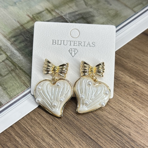 BRINCO LAÇO + CORAÇÃO PÉROLA RBA13485 (12 PARES) - comprar online