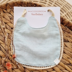 Babero Aqua Pastel Borlas 3