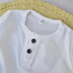 Remera Botón Blanca Manga Larga - comprar online