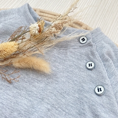 Remera Gio Manga Larga Gris en internet